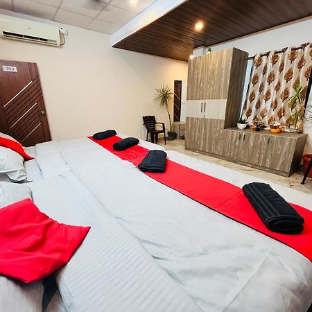 Adh Hazel Wood Hotel Mysore Eksteriør billede