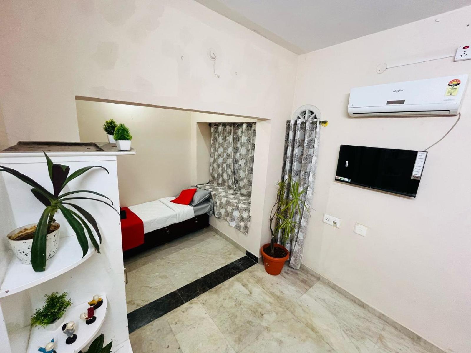 Adh Hazel Wood Hotel Mysore Eksteriør billede