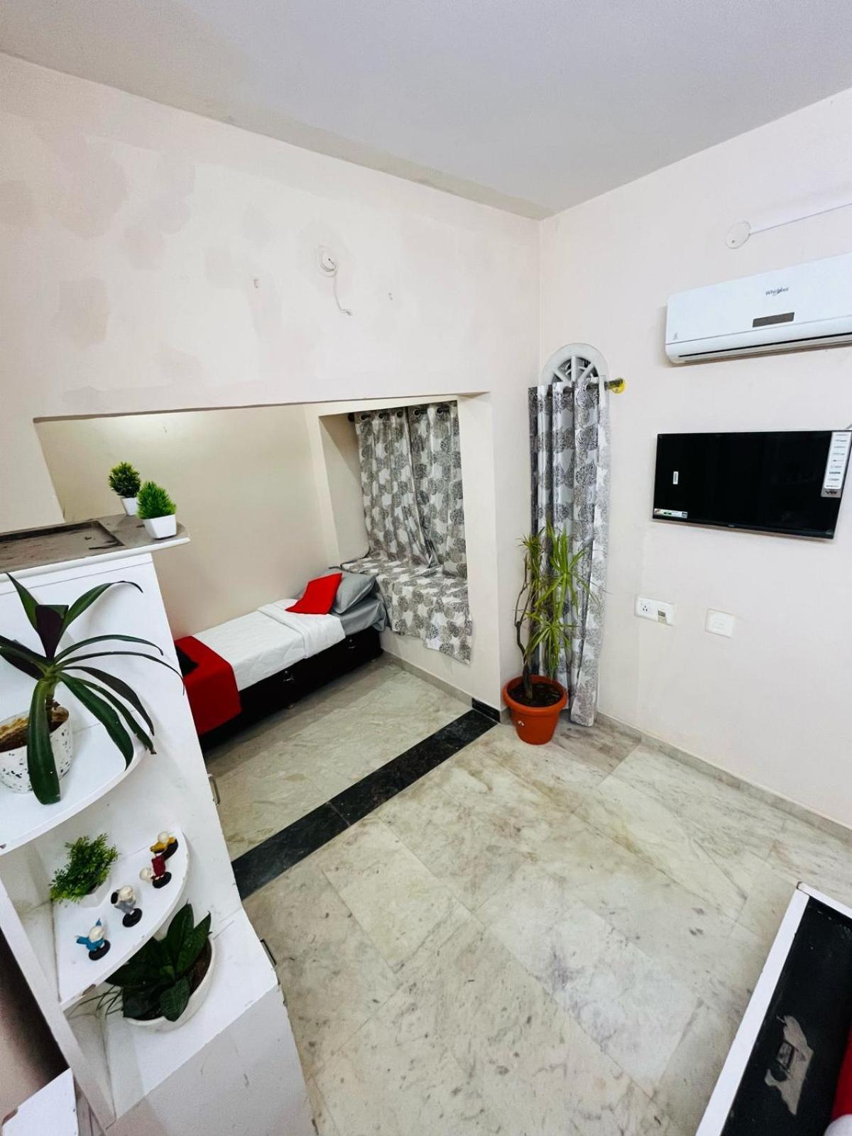 Adh Hazel Wood Hotel Mysore Eksteriør billede