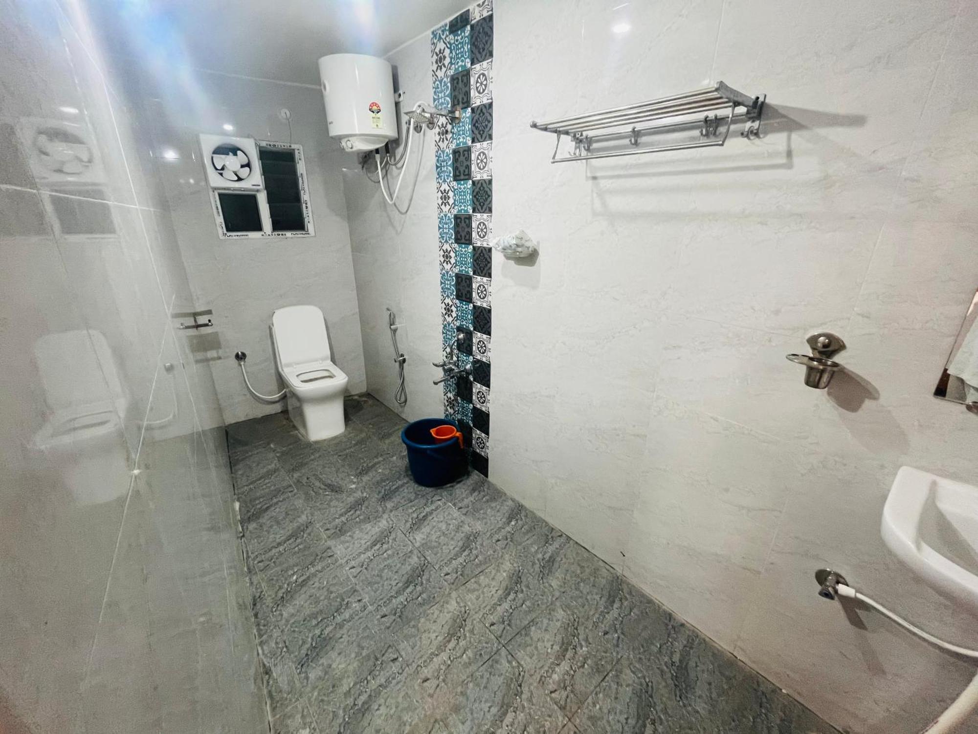 Adh Hazel Wood Hotel Mysore Eksteriør billede