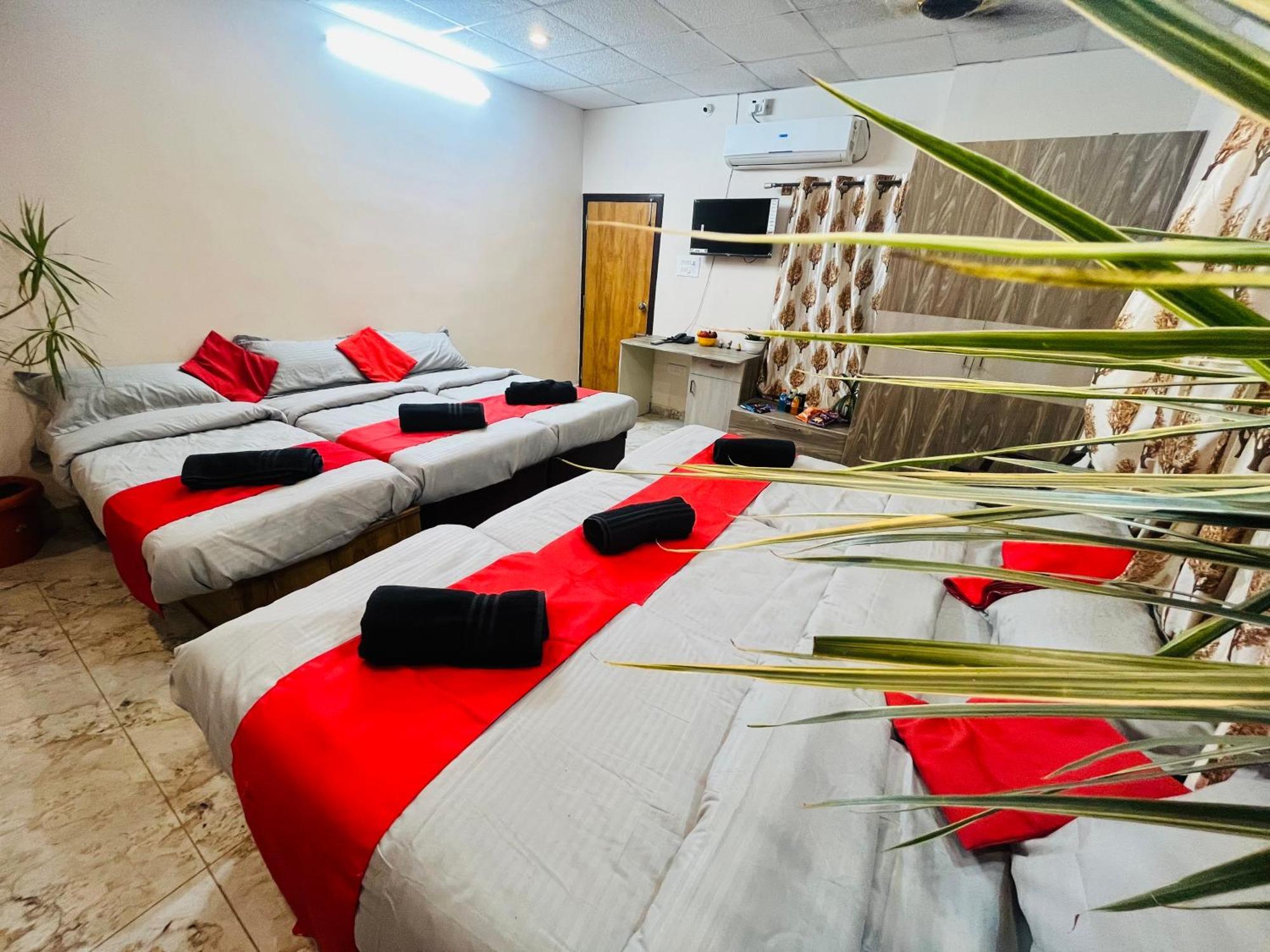 Adh Hazel Wood Hotel Mysore Eksteriør billede